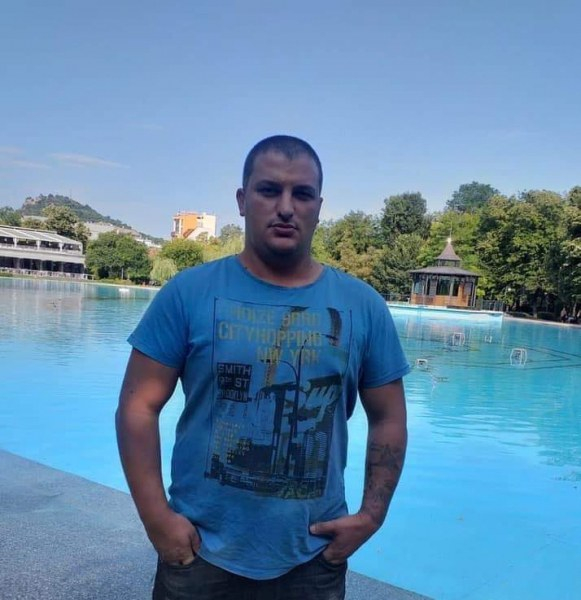 Само в БЛИЦ! Радо изпрати SMS за последно "сбогом" на приятелката си и... СНИМКИ