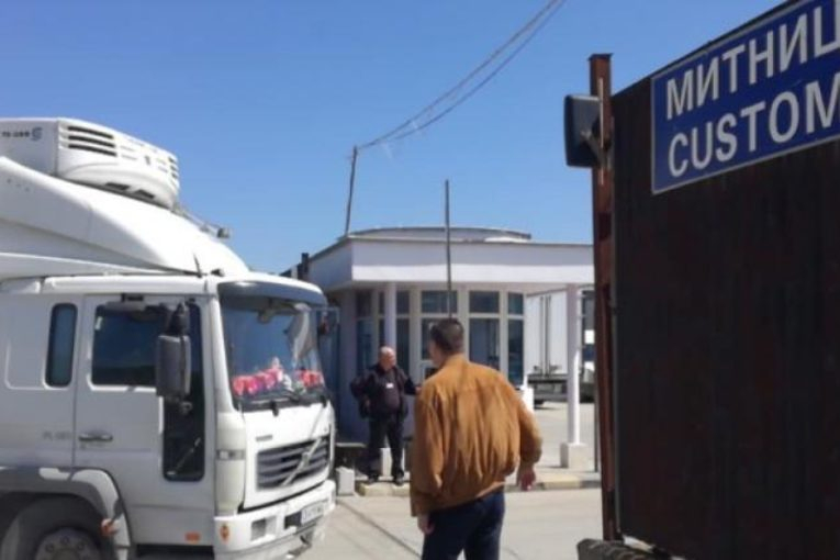 Спецакция в Благоевград! Полицаи и прокурори блокираха митницата 