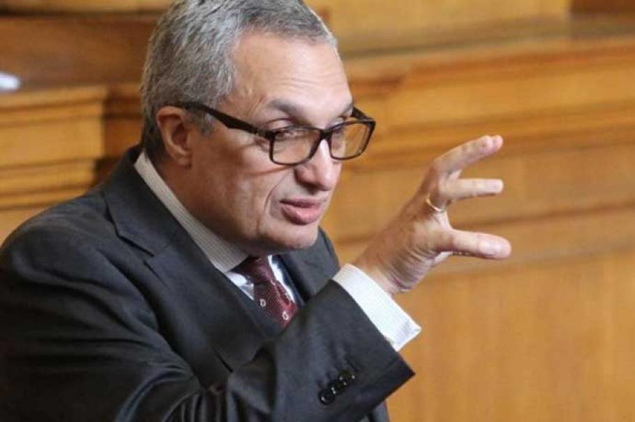 Костов крие тъмното си минало, а Доган и Пеевски са враговете му