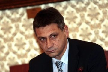 Обвиниха бившия шеф на разузнаването за престъпление по служба
