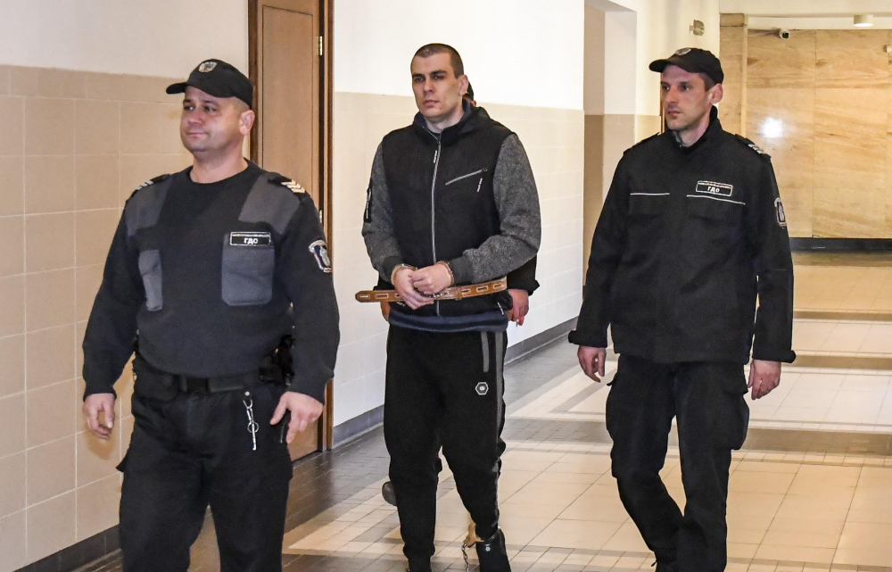 Убиецът на Дарина и малката Никол изнагля в съда! Иска родителите й да... СНИМКИ