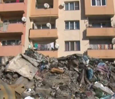 Полиция нахлу в циганския квартал в Казанлък ВИДЕО