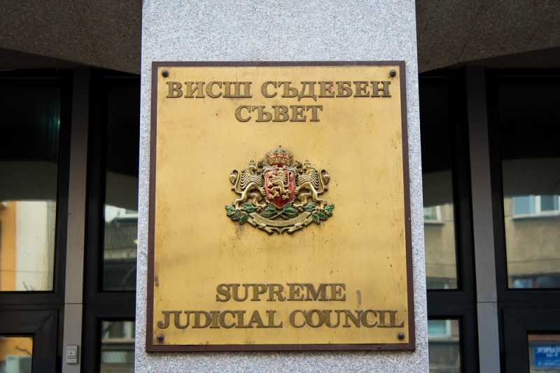Няма да вдигат заплатите в съдебната система... засега