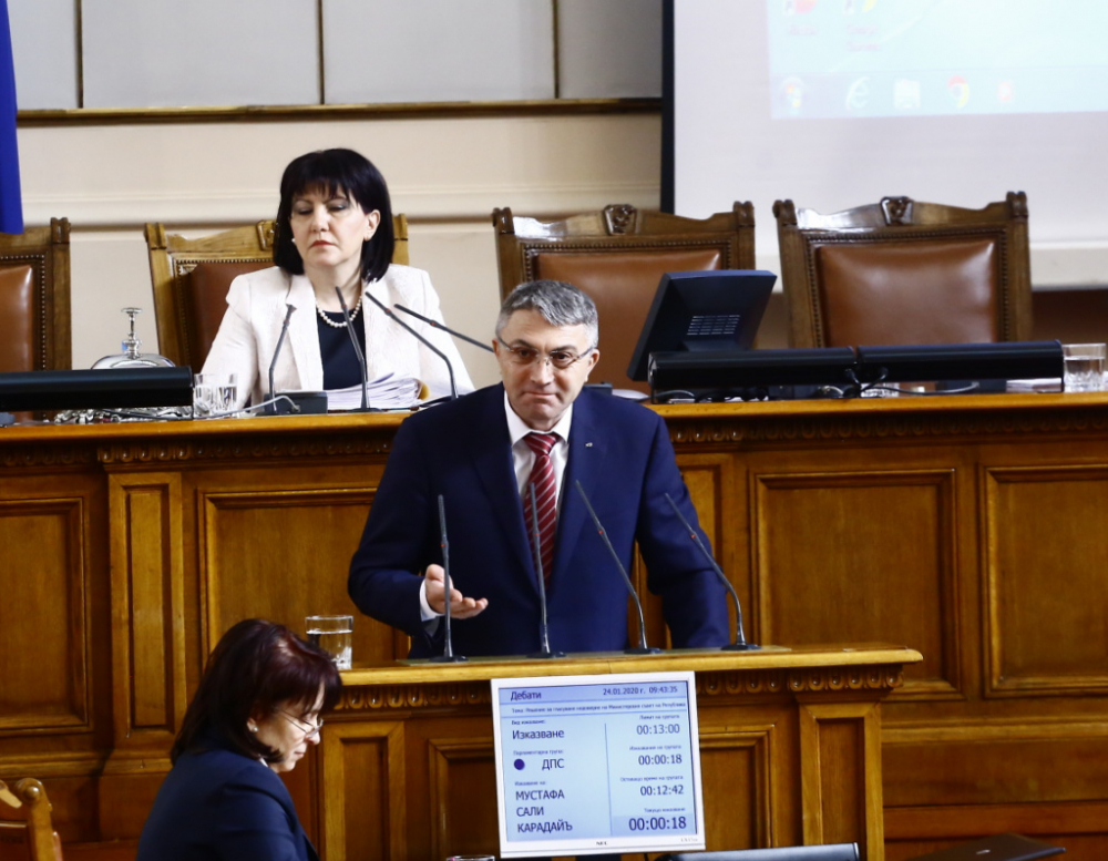 Карадайъ: Държавата е в колапс заради тежка некомпетентност 