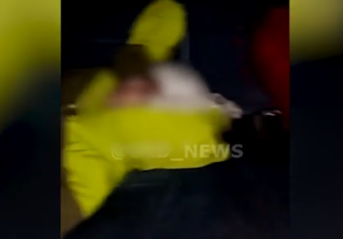 Шок! Майки оставиха бебетата си в такси и отидоха да пият в бар ВИДЕО