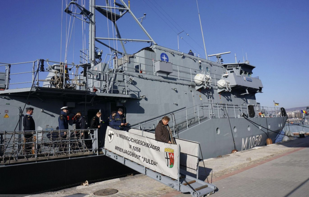 Кораби на НАТО акостираха на морската гара във Варна СНИМКИ