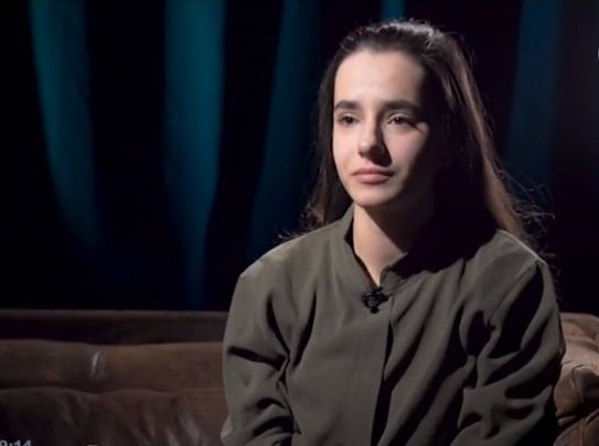 16-годишната Ния сложи забрадка и стана мюсюлманка ВИДЕО
