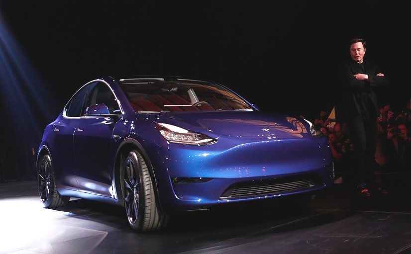 Нещо страшно се случва с колите Tesla, стават убийци