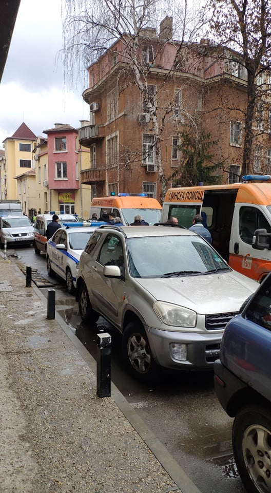 Първи СНИМКИ от екшъна пред МРРБ, има пострадали
