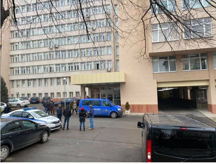Стана ясно кой е мъжът, който се гръмна в сградата на ДАНС