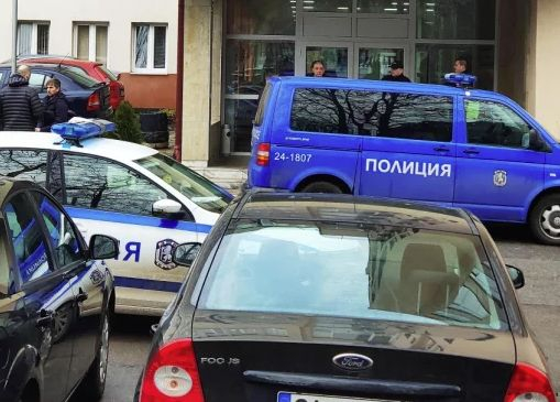 Емил, който се гръмна в сградата на ДАНС, отвлякъл самолет през 1981 г.