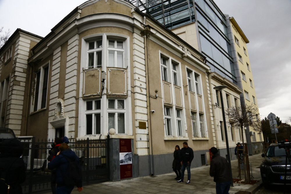 Първи СНИМКИ от спецакцията в един от офисите на Божков