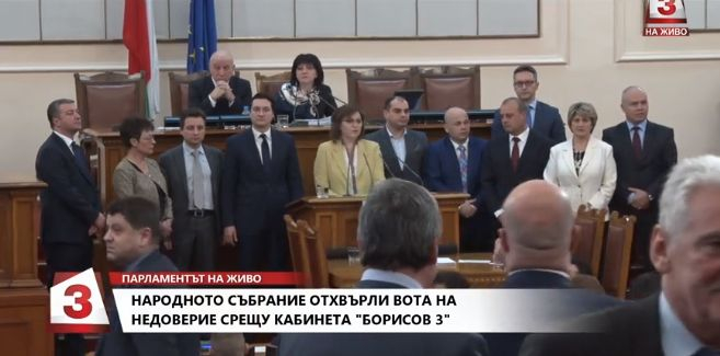 Нинова и БСП превърнаха трибуната в барикада, ето какво се случва СНИМКИ