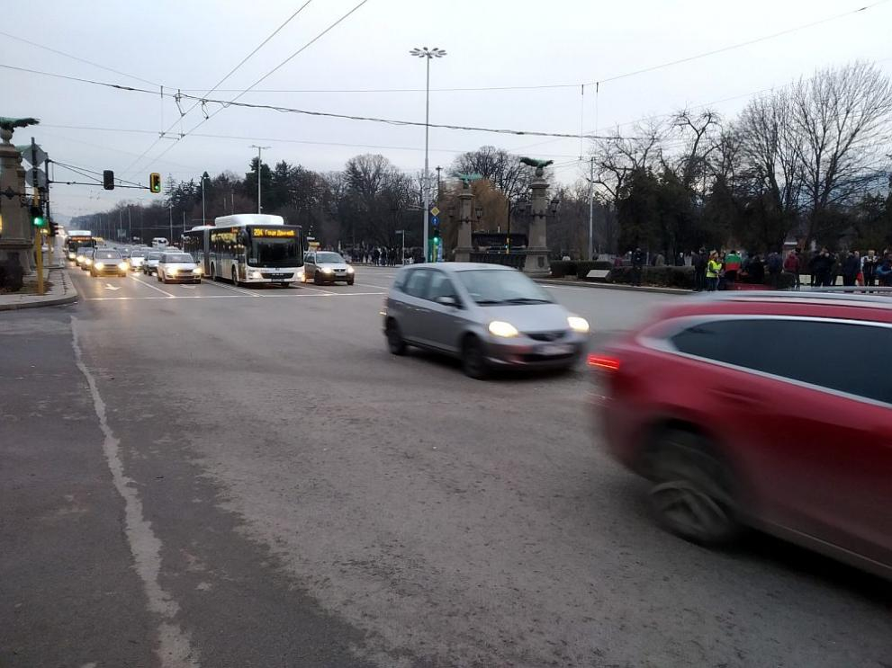 Незаконната блокада на Орлов мост падна