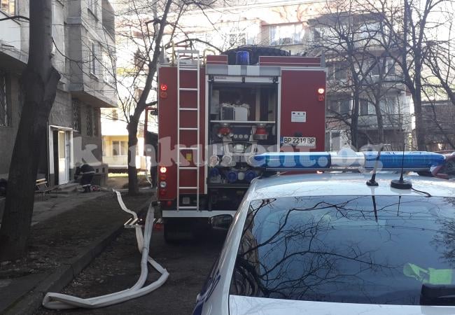 Сирени на пожарна и линейка вият в центъра на Враца! СНИМКИ
