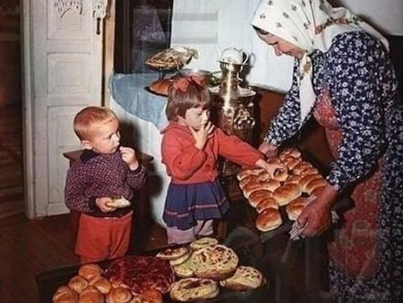 Спомени от соца: Нещата от нашето детство през 90-те, които днес са незаконни