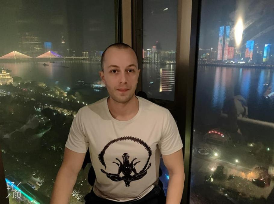 2500 евро и 34 часа път - как Стоян успя да избяга от Ухан