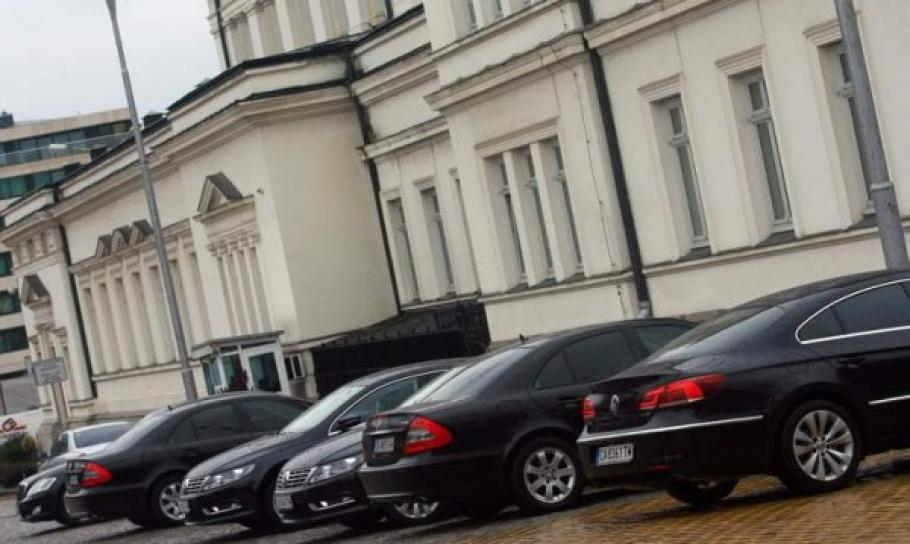 Кои депутати държат рекорд за пътуване със служебните си коли през изминалата година