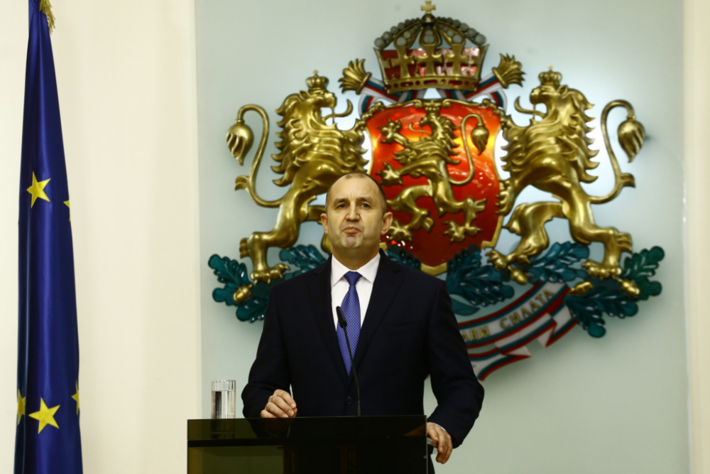 Румен Радев с изненадващ ход след отмяната на честванията на връх Шипка