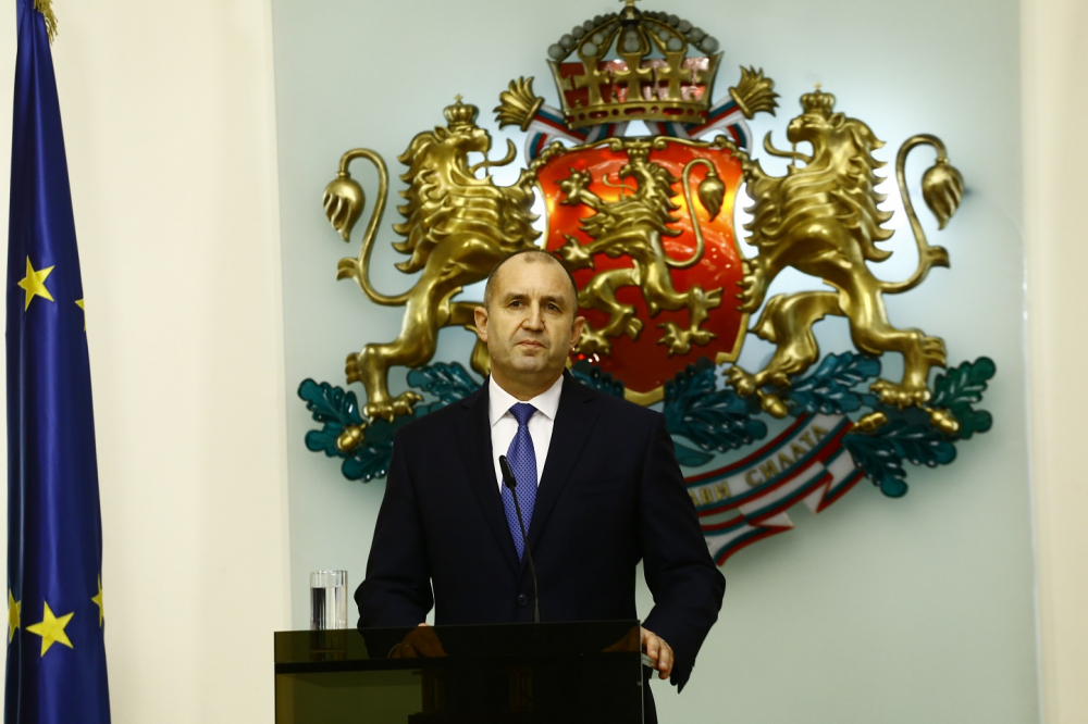 Отлага се важно пътуване на президента Радев 