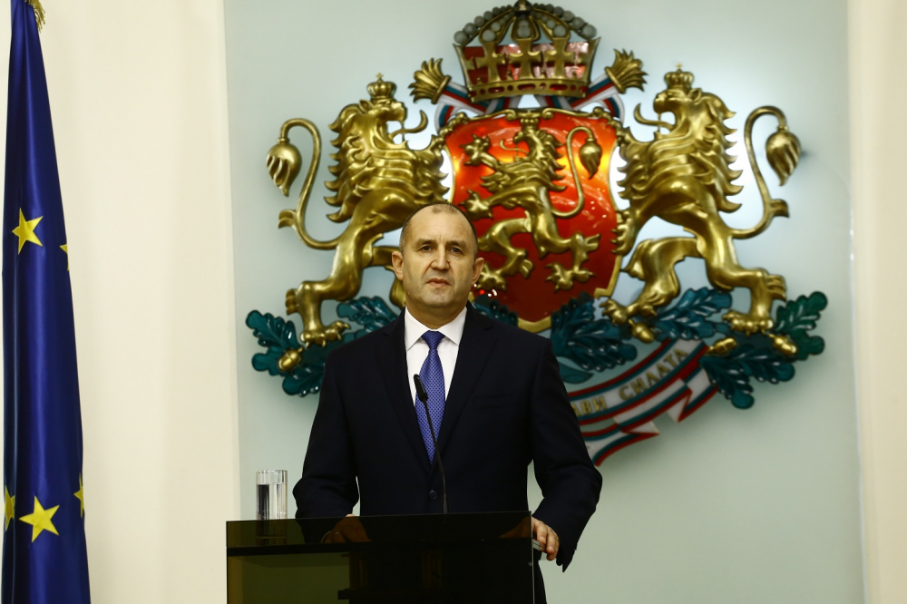 Радев потъна в скръб заради Лолова!