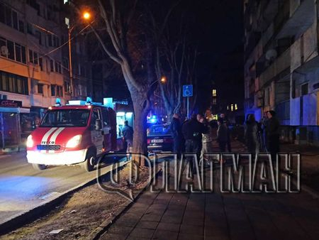Огнен ужас и в Бургас! Евакуират цял блок ВИДЕО