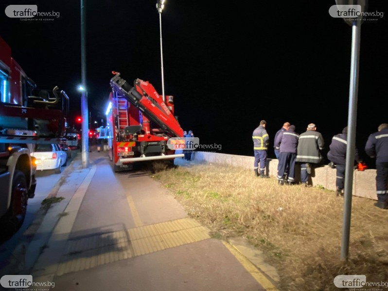 Пожарната в Пловдив е задействана заради стотици литри нефтени продукти СНИМКИ
