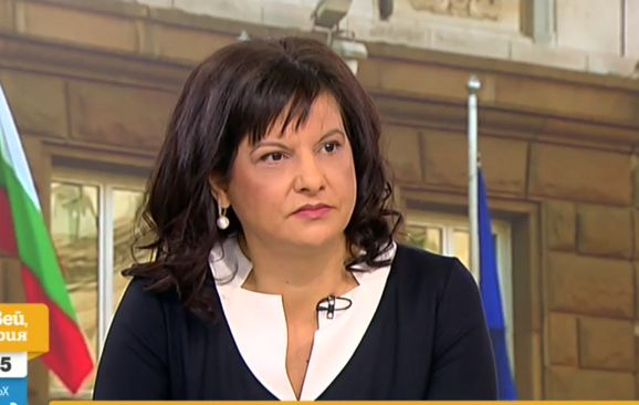 Даниела Дариткова: Борисов е на терен, а Румен Радев с микрофон в президентството 