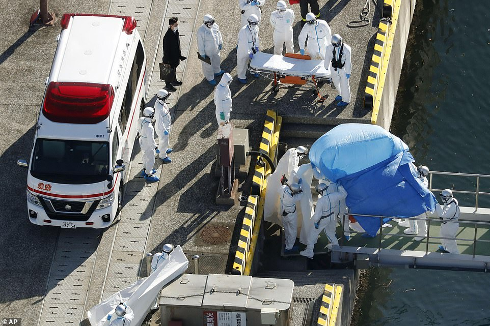 Смъртоносният коронавирус превърна луксозен лайнер в затвор за хиляди ВИДЕО 