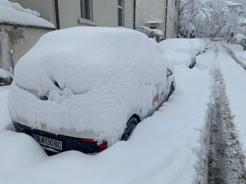 Снежната стихия блокира Враца, положението е апокалиптично СНИМКИ