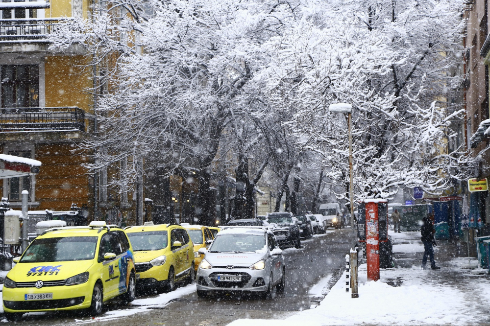 Верижно меле парализира столичен булевард