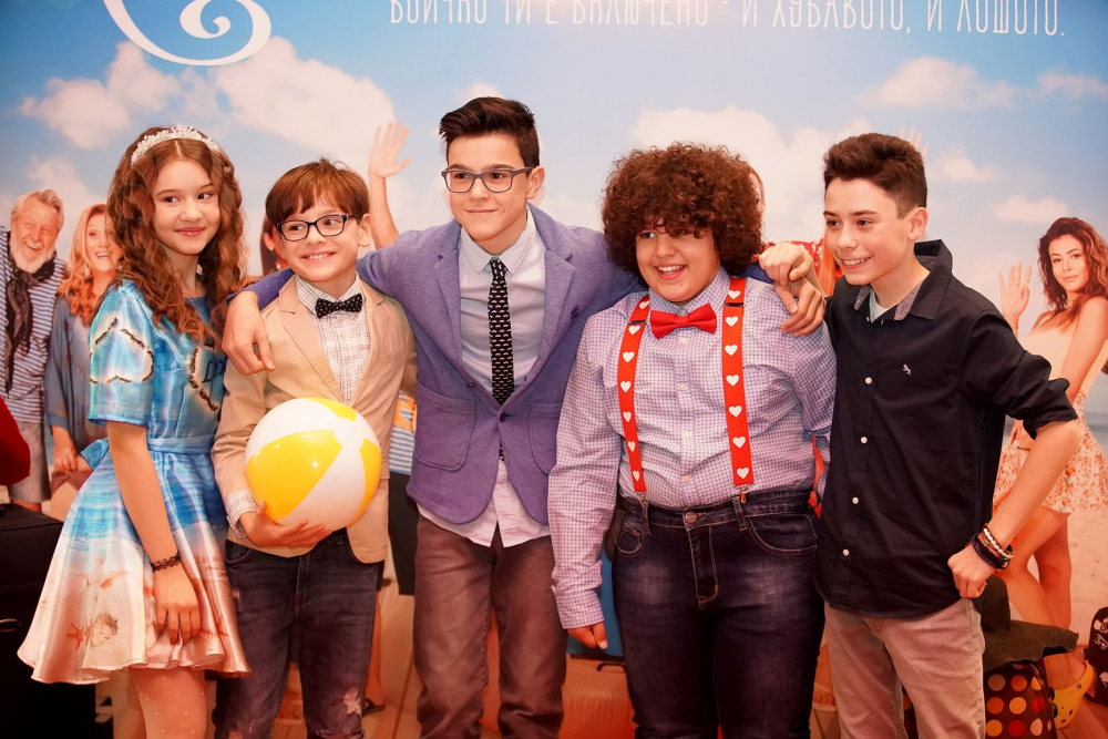 Много смях и настроение на предпремиерната прожекция на новия комедиен сериал „All Inclusive“