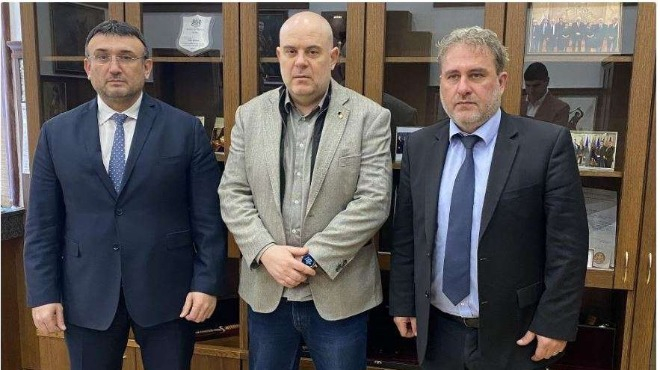 Гешев, Маринов и Банов ще борят трафика на антики