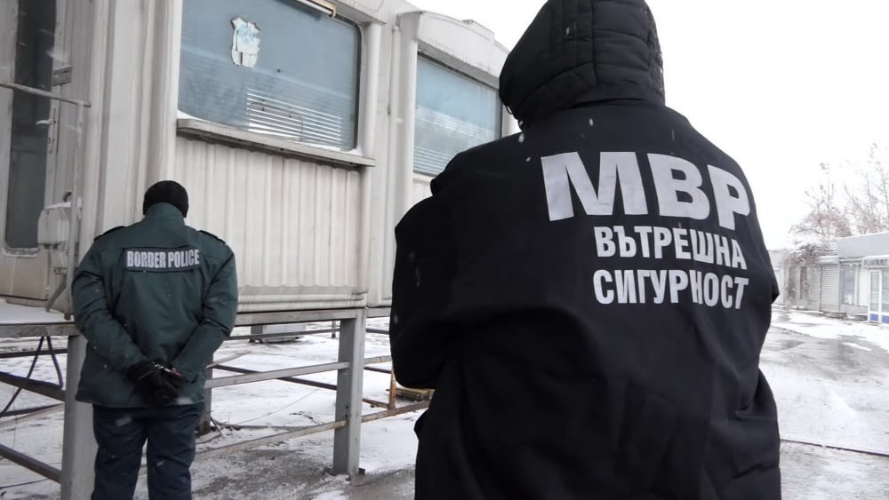 МВР показа ексклузивни КАДРИ от спецакцията срещу подкупните митничари от Калотина