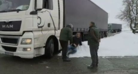 Нагъл и агресивен румънец пререди 120 тира, за да мине по "Дунав мост", а след това...
