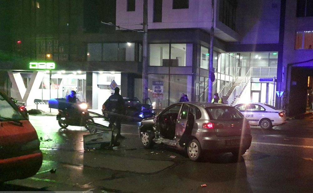 Ужасяващи СНИМКИ от адската катастрофа по тъмна доба в столицата 