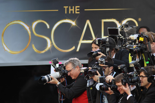 Мрежата е вцепенена от някои тоалети на звезди на "Оскарите" СНИМКИ