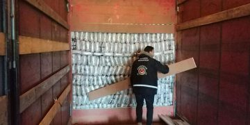 Турски митничари спипаха цял ТИР с дрога, влязъл от България СНИМКИ