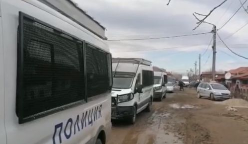 Ексклузивно в БЛИЦ! Първи масови арести след изненадващото посещение на Гешев и Маринов в Белозем ВИДЕО