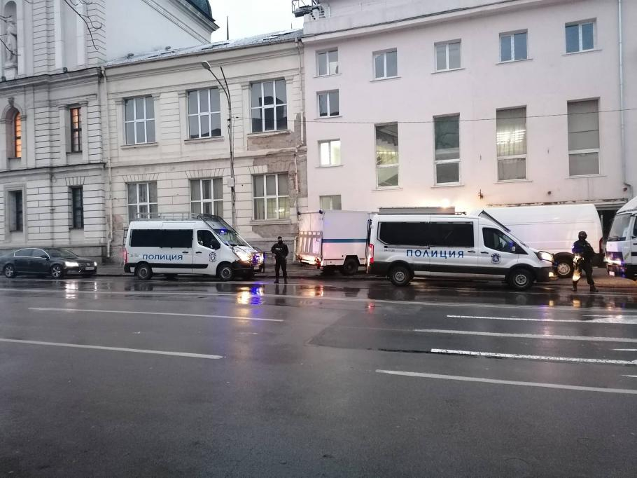 Ето какво се случва в момента с ценните картини на Божков СНИМКИ