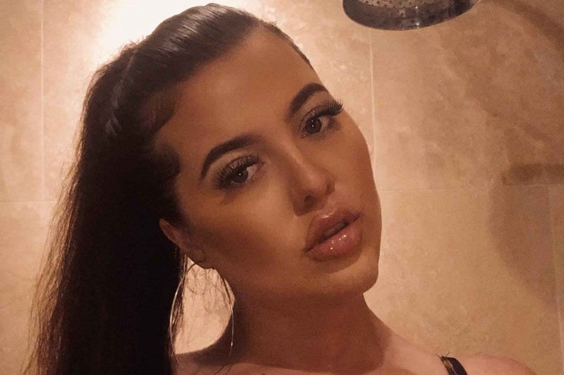 Жена с 4 гърди легна под скалпела и се раздели с 2 от тях СНИМКИ 18+