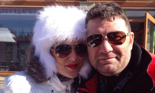 Райфъла с ново тежко обвинение, разследващите подпукаха и красивата му съпруга