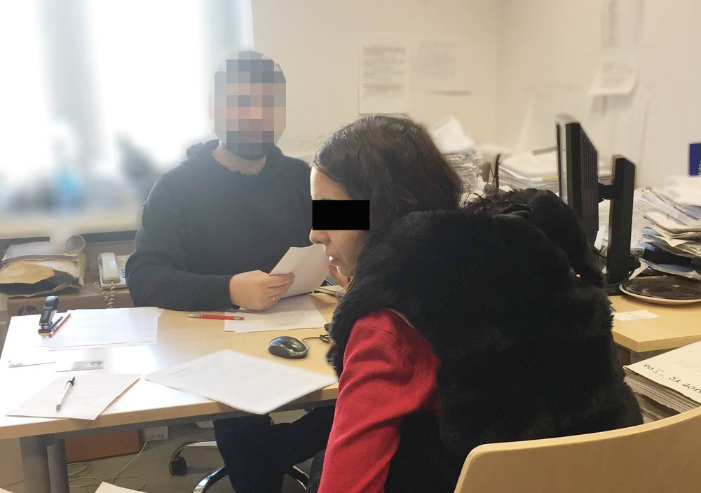 Родни джебчийки пробваха "закачалката", но ги закопчаха във Варшава СНИМКИ