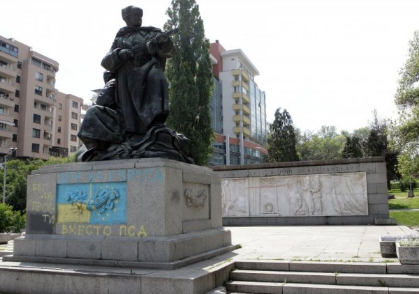 Вандали направиха нещо отвратително с могилата на съветските войни в София