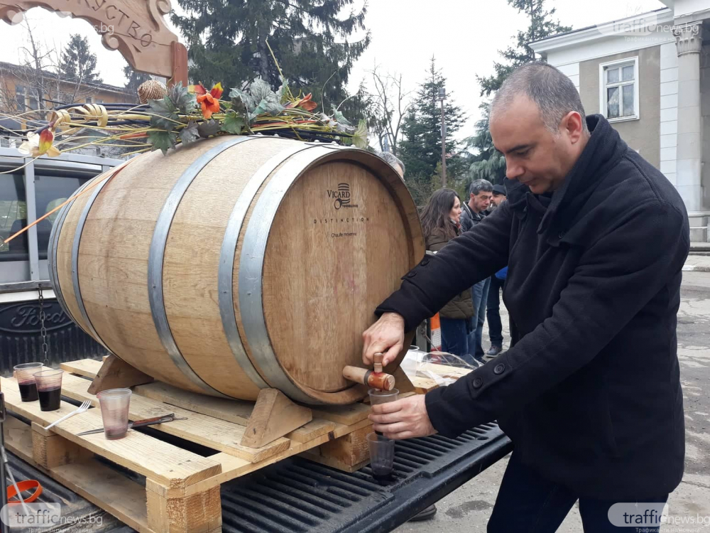 Плевнелиев заведе Деси Банова в Брестовица и... СНИМКИ