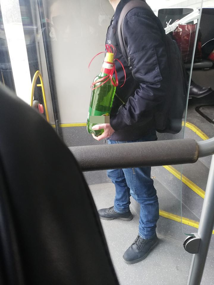 Само в БЛИЦ! Младеж предизвика въздишките на куп столичанки с подаръка си за Свети Валентин 