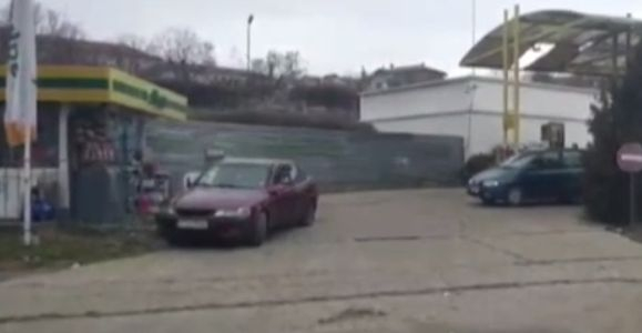 Стана ясно колко пари е задигнал маскираният апаш от бензиностанцията в Стара Загора 