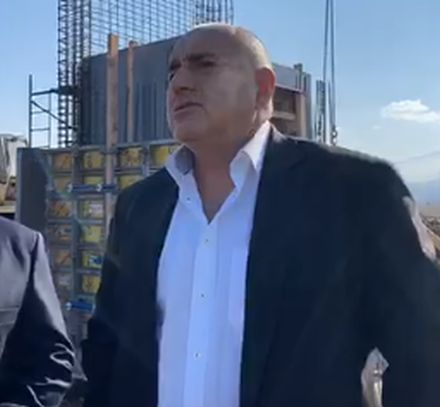 Бойко култов към багерист: Юнак, ако затънем, ще ме дръпнеш ли?! ВИДЕО