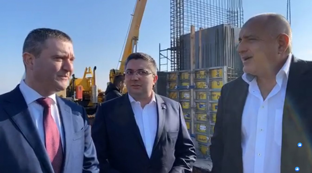 Бойко култов към багерист: Юнак, ако затънем, ще ме дръпнеш ли?! ВИДЕО