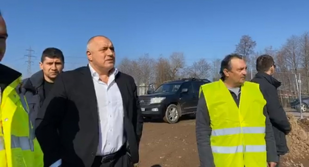 Бойко култов към багерист: Юнак, ако затънем, ще ме дръпнеш ли?! ВИДЕО